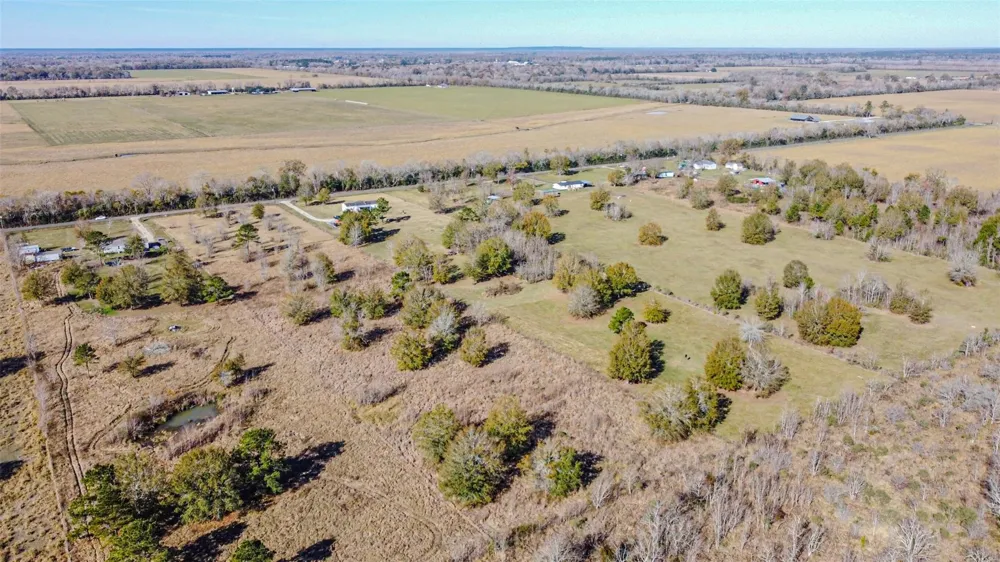 1889 County Road 2068 Hull, TX 77564