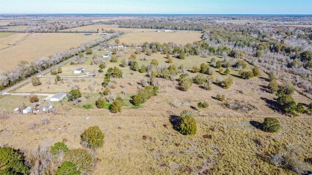 1889 County Road 2068 Hull, TX 77564