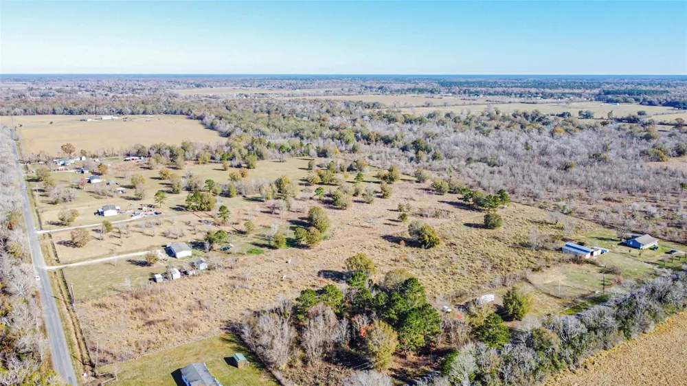 1889 County Road 2068 Hull, TX 77564