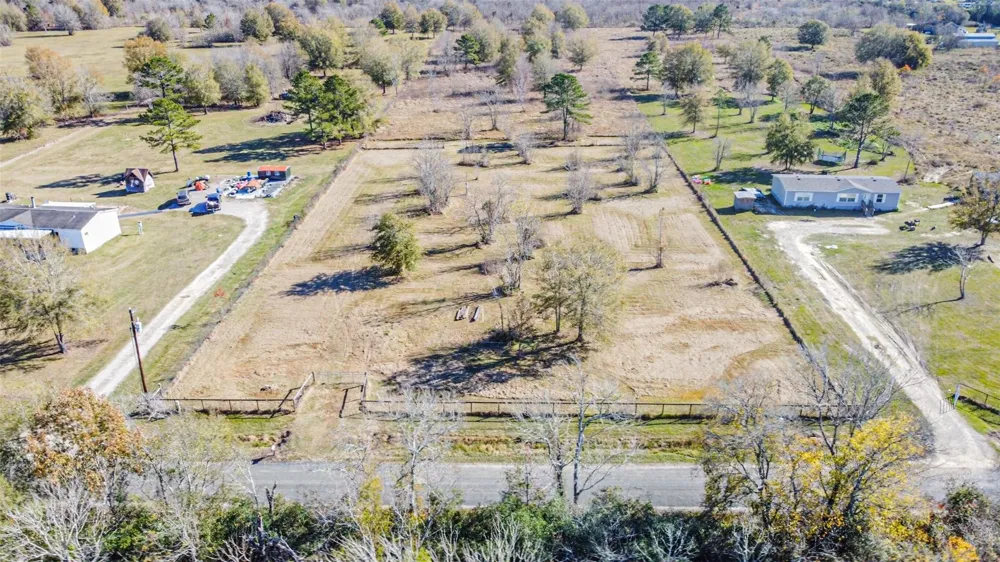 1889 County Road 2068 Hull, TX 77564
