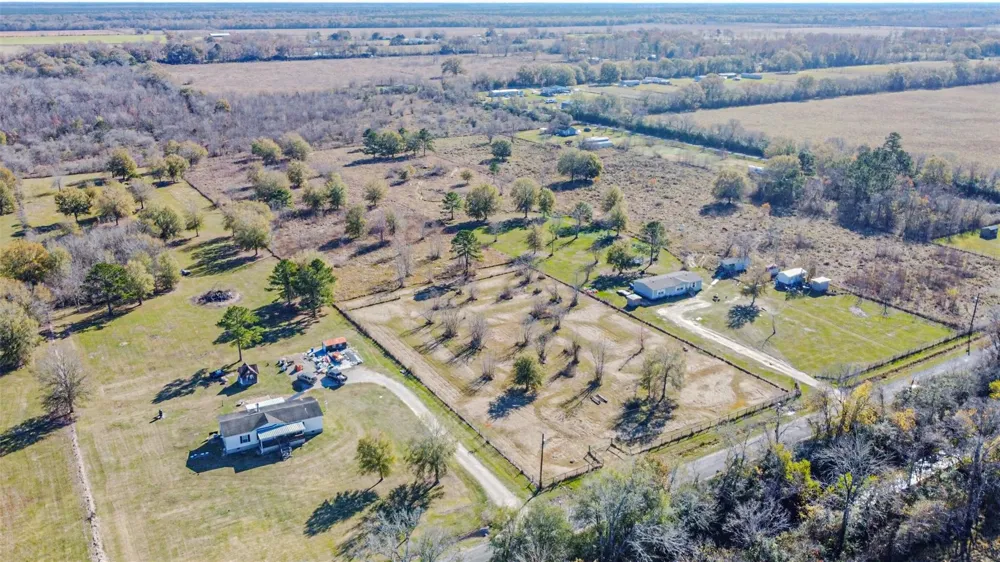 1889 County Road 2068 Hull, TX 77564