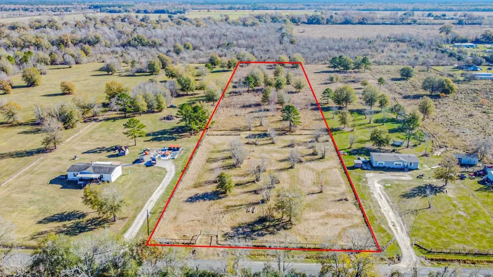1889 County Road 2068 Hull, TX 77564