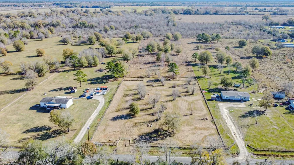 1889 County Road 2068 Hull, TX 77564