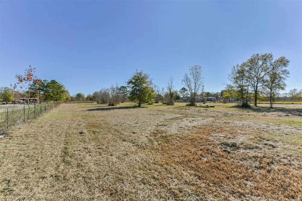 1889 County Road 2068 Hull, TX 77564