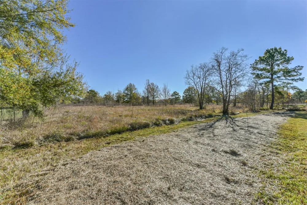 1889 County Road 2068 Hull, TX 77564