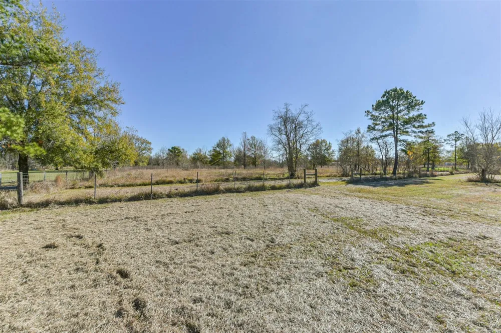 1889 County Road 2068 Hull, TX 77564