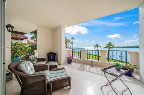 2332 Fisher Island Dr #4302