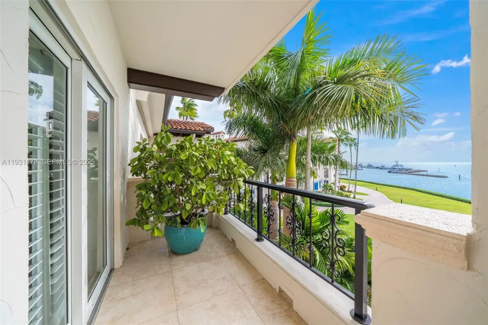 2332 Fisher Island Dr #4302 Miami Beach, FL 33109