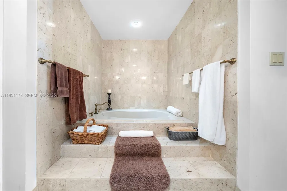 2332 Fisher Island Dr #4302 Miami Beach, FL 33109