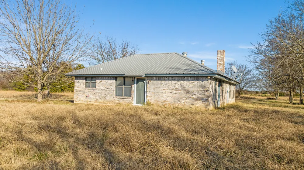 109 PRIVATE RD 24980 Brookston, TX 75421