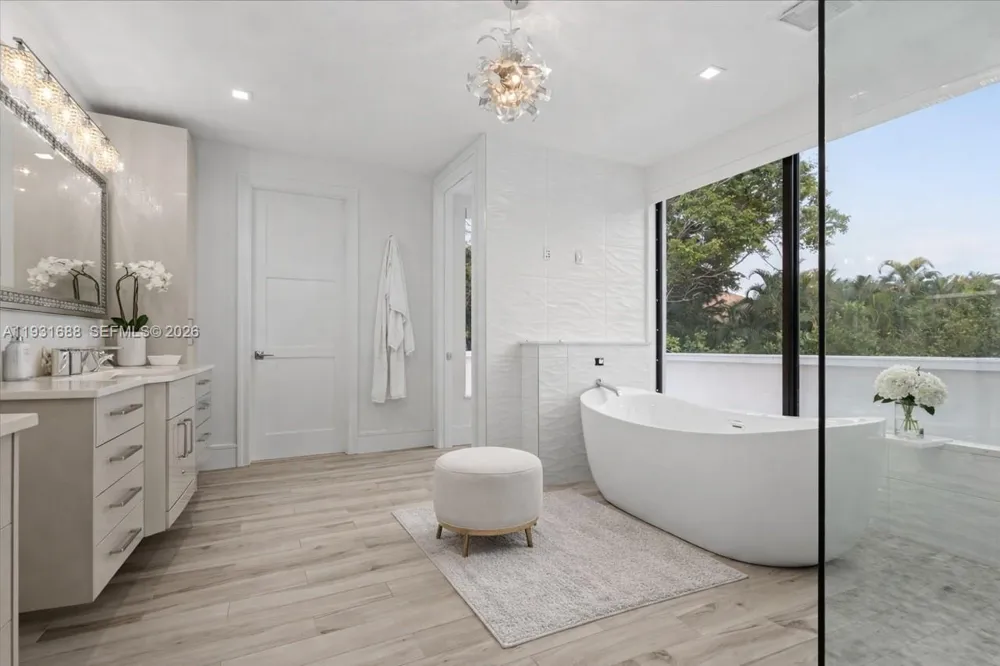 3800 Crayton Road Naples, FL 34103