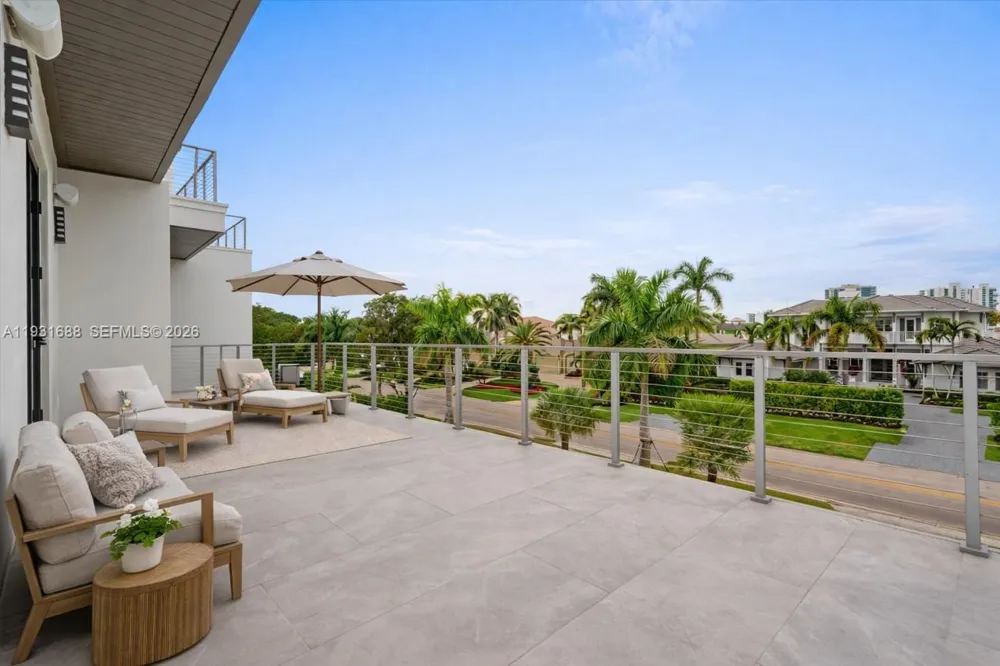 3800 Crayton Road Naples, FL 34103