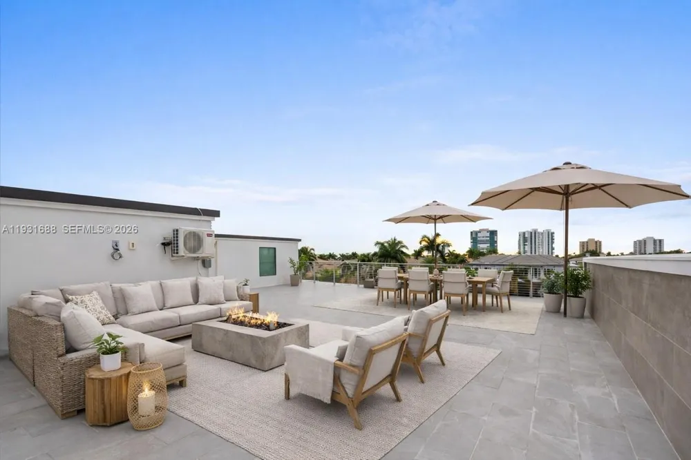 3800 Crayton Road Naples, FL 34103