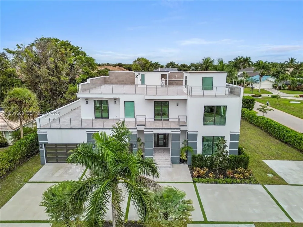 3800 Crayton Road Naples, FL 34103