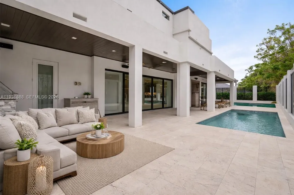 3800 Crayton Road Naples, FL 34103
