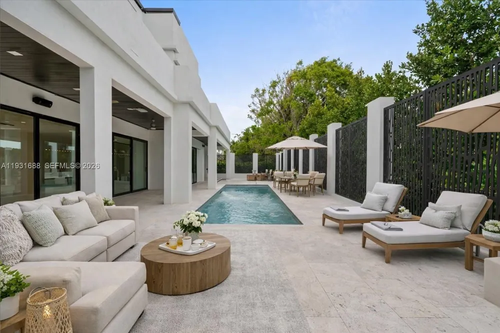 3800 Crayton Road Naples, FL 34103