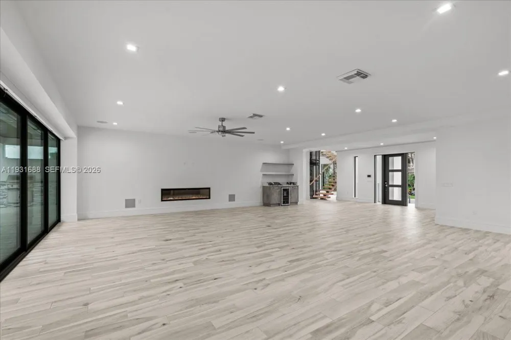 3800 Crayton Road Naples, FL 34103