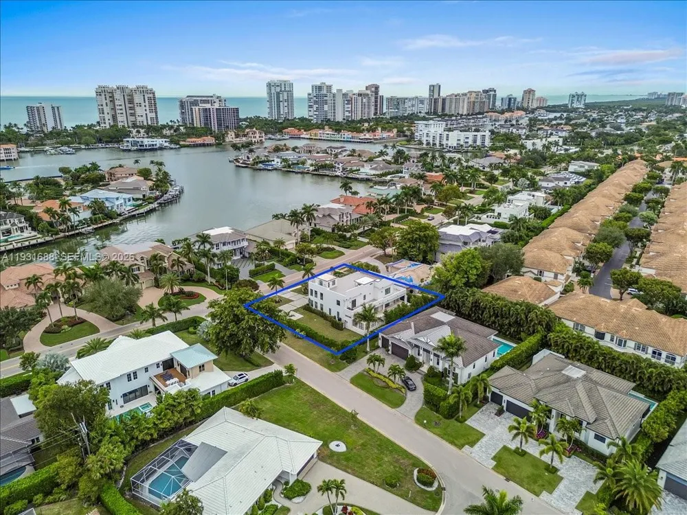 3800 Crayton Road Naples, FL 34103