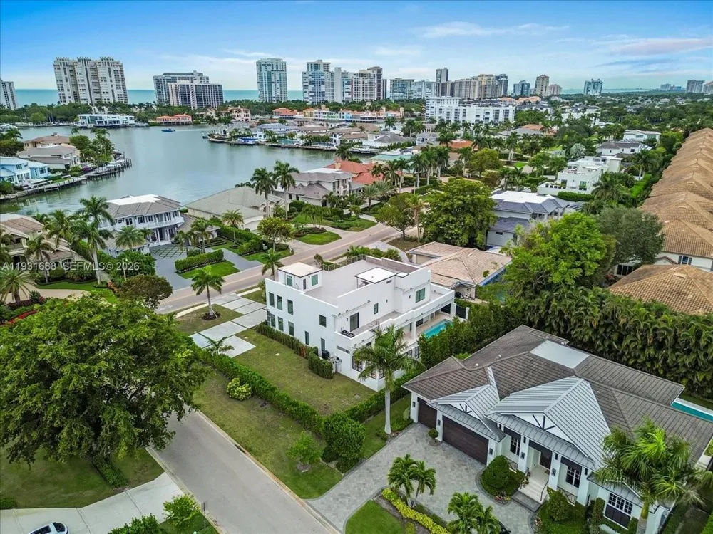 3800 Crayton Road Naples, FL 34103