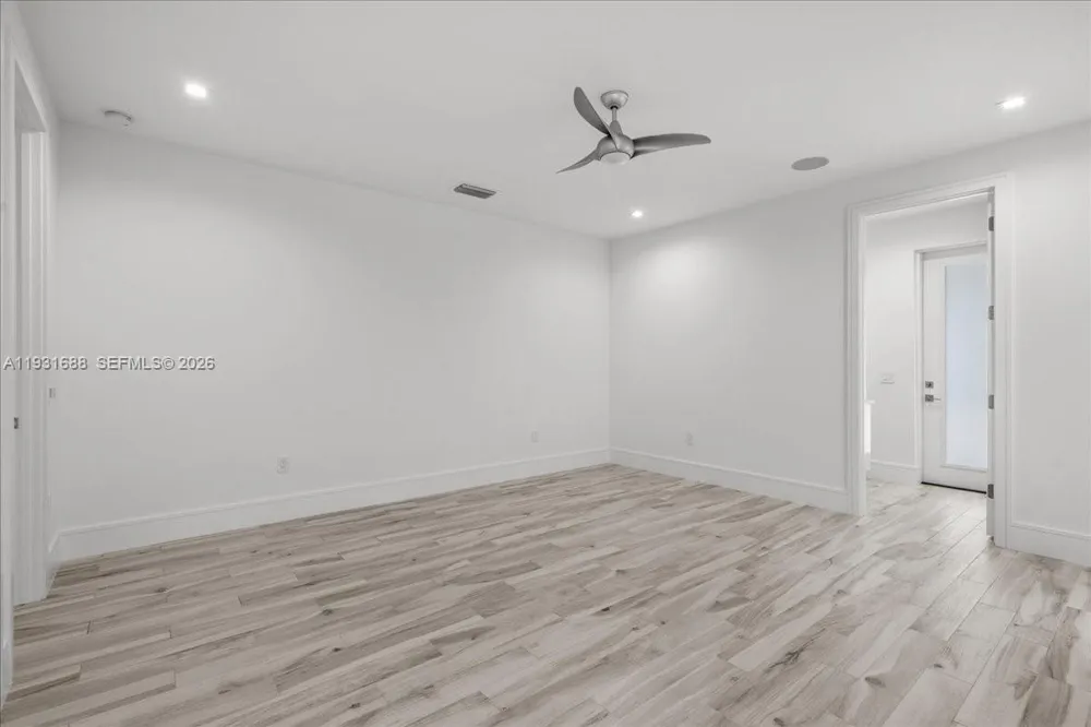 3800 Crayton Road Naples, FL 34103