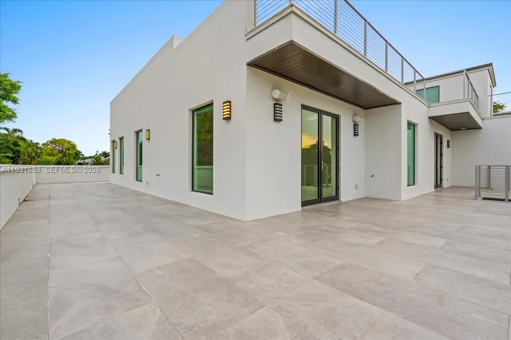 3800 Crayton Road Naples, FL 34103