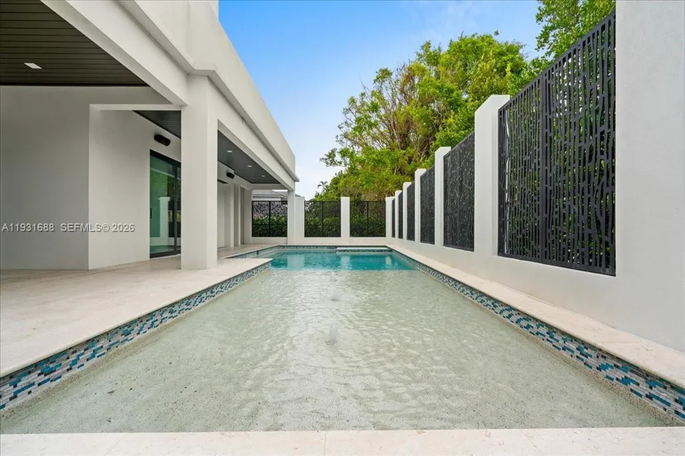 3800 Crayton Road Naples, FL 34103