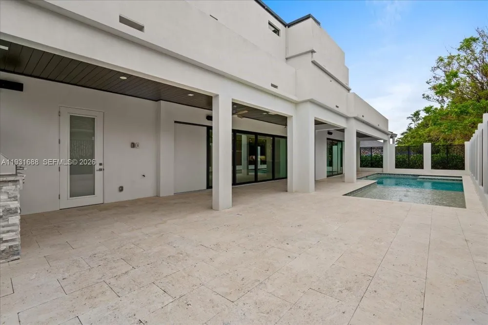 3800 Crayton Road Naples, FL 34103
