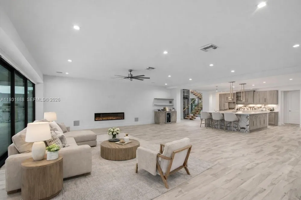 3800 Crayton Road Naples, FL 34103