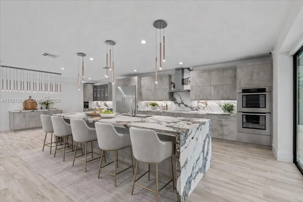 3800 Crayton Road Naples, FL 34103