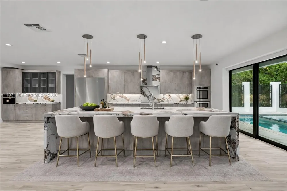 3800 Crayton Road Naples, FL 34103