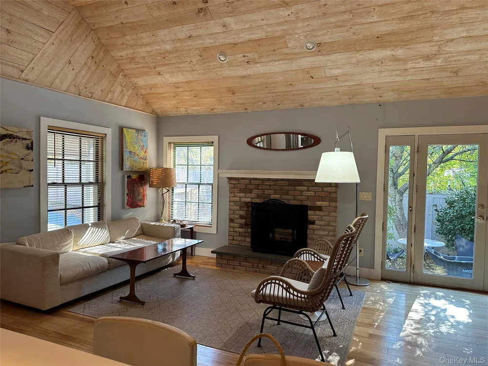 21 Sea Road Southampton, NY 11968