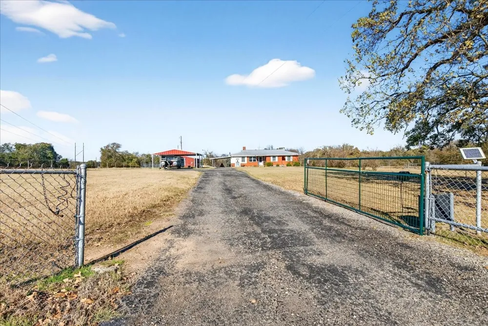 300 County Road 2100 Road Seven Points, TX 75143