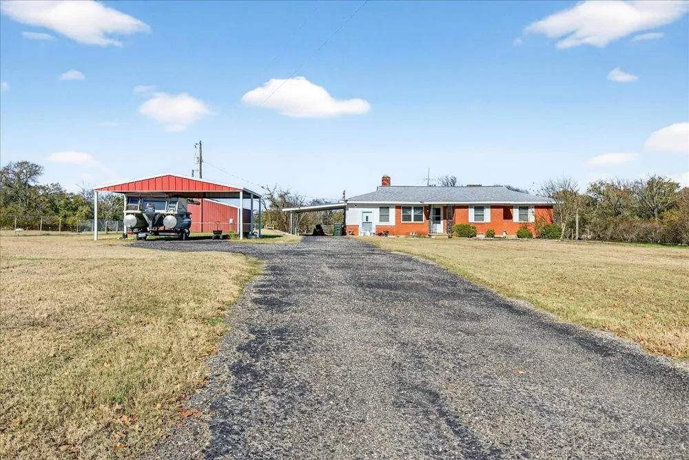 300 County Road 2100 Road Seven Points, TX 75143