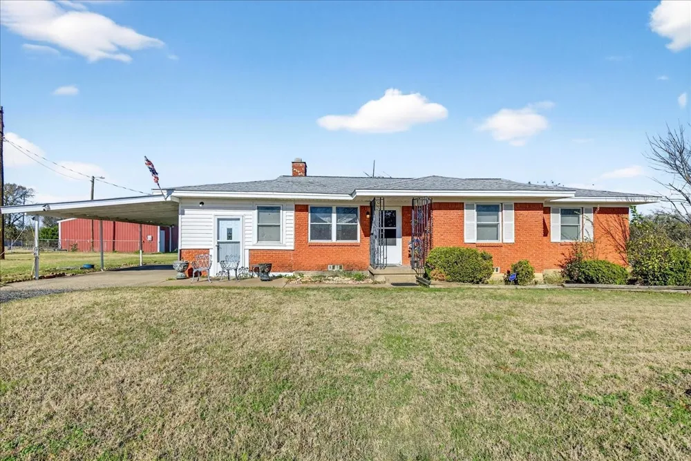 300 County Road 2100 Road Seven Points, TX 75143