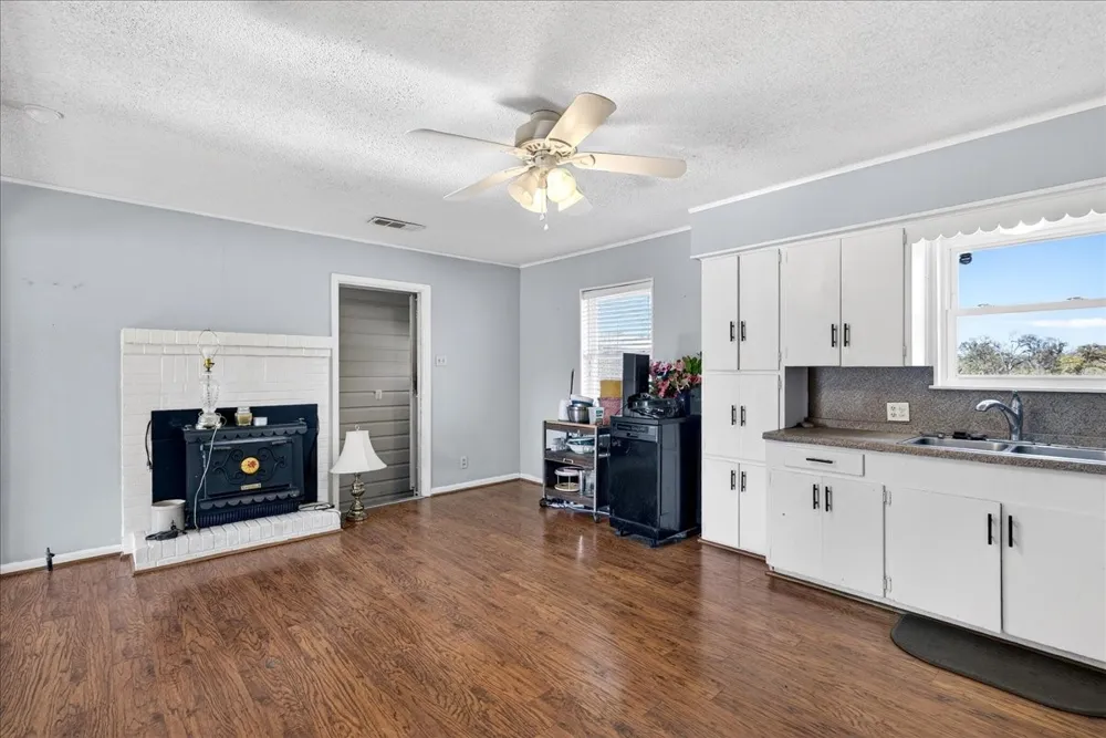 300 County Road 2100 Road Seven Points, TX 75143
