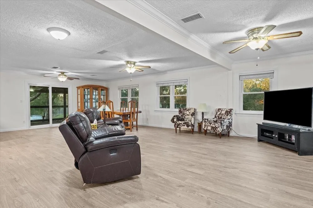 603 Shady Glen Drive Anahuac, TX 77514