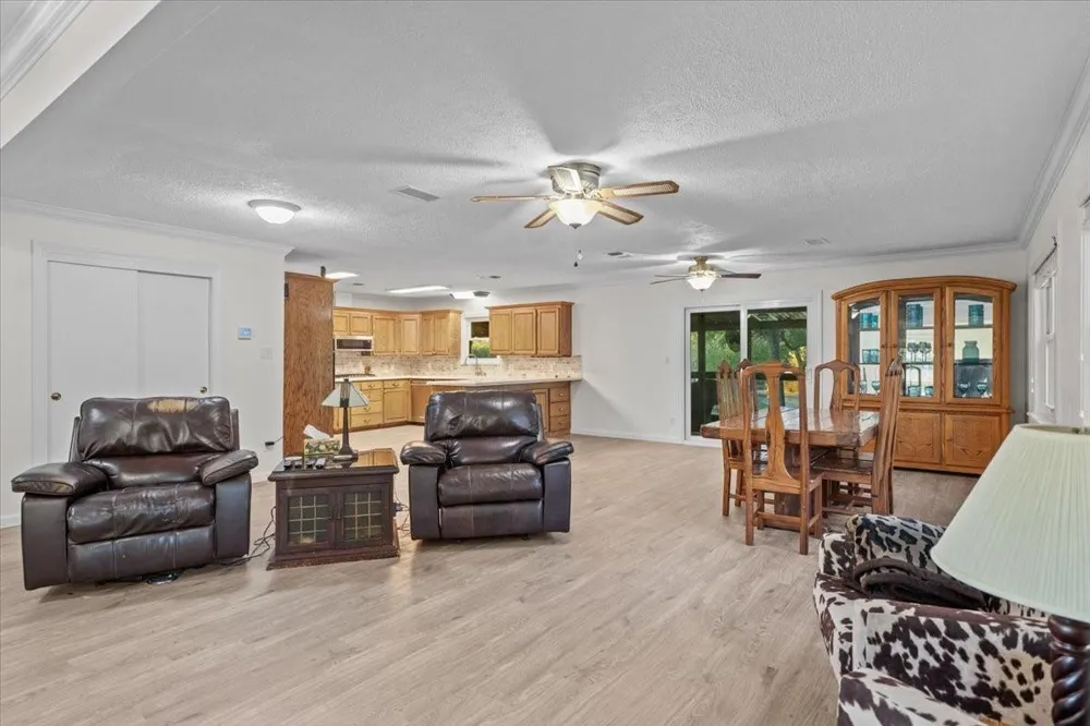 603 Shady Glen Drive Anahuac, TX 77514