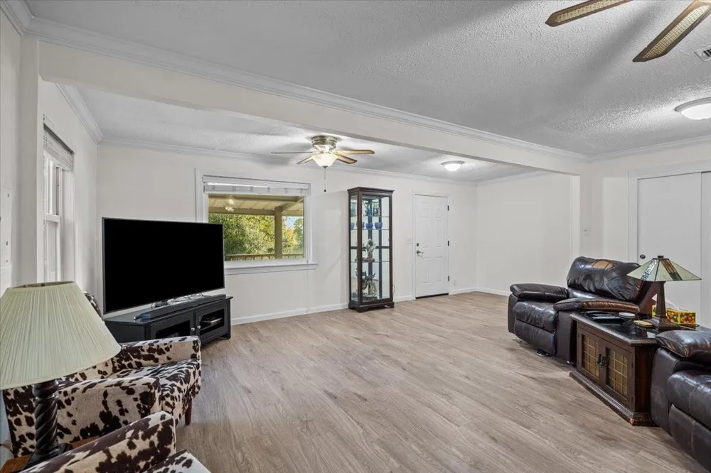 603 Shady Glen Drive Anahuac, TX 77514