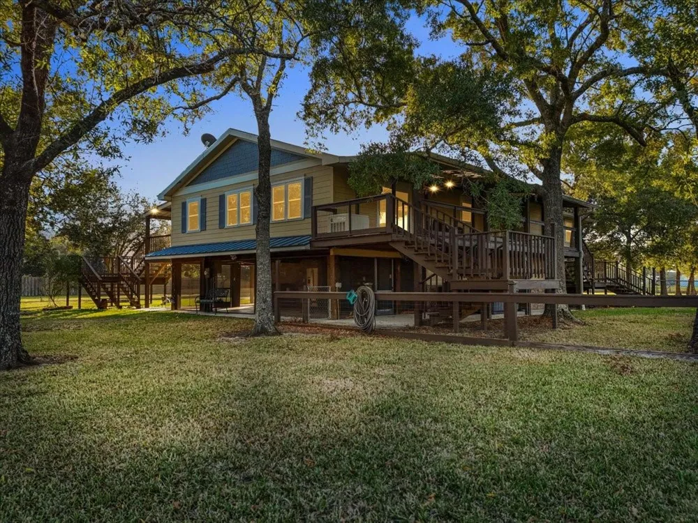 603 Shady Glen Drive Anahuac, TX 77514