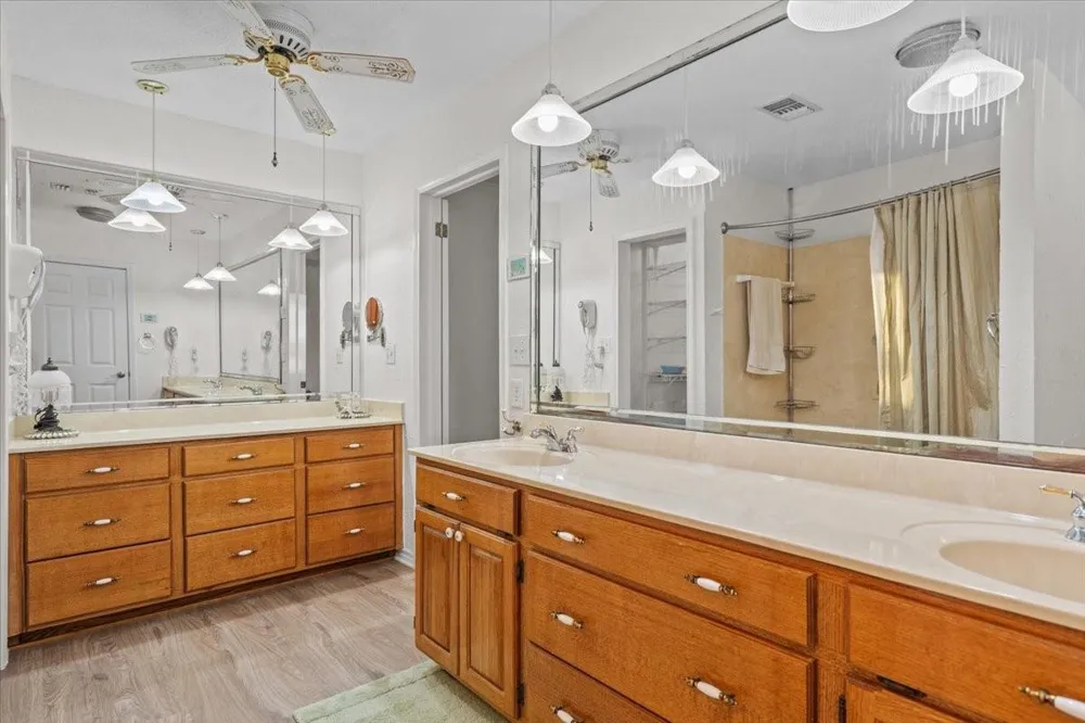 603 Shady Glen Drive Anahuac, TX 77514