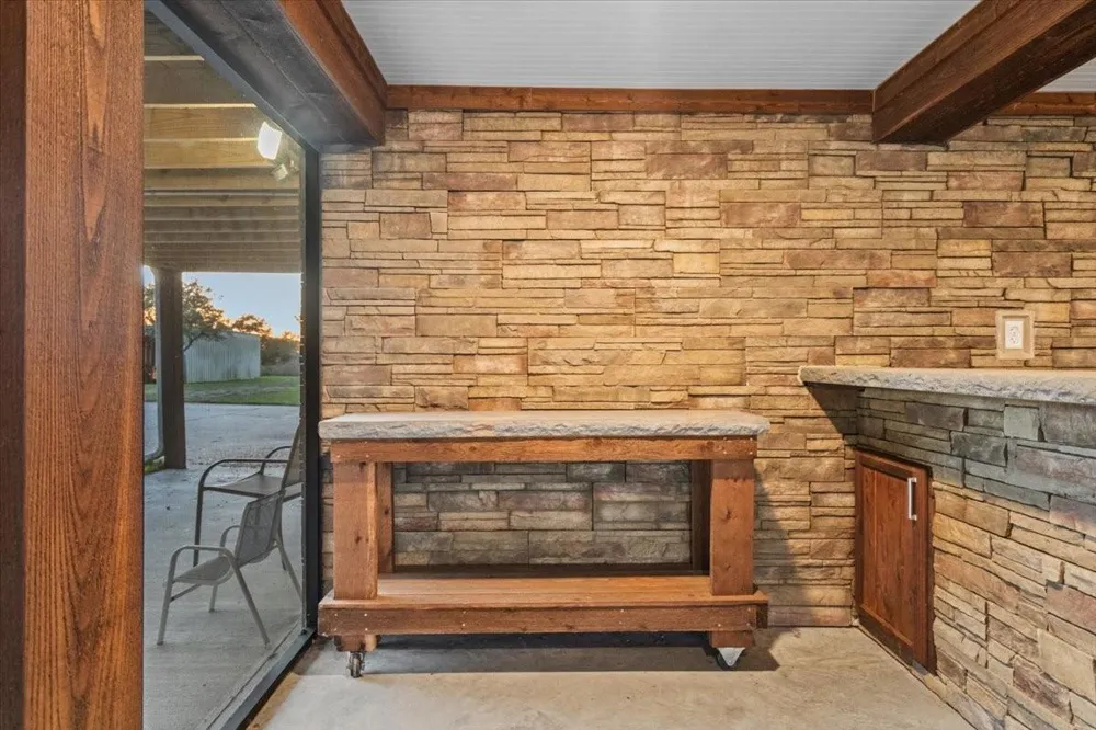 603 Shady Glen Drive Anahuac, TX 77514