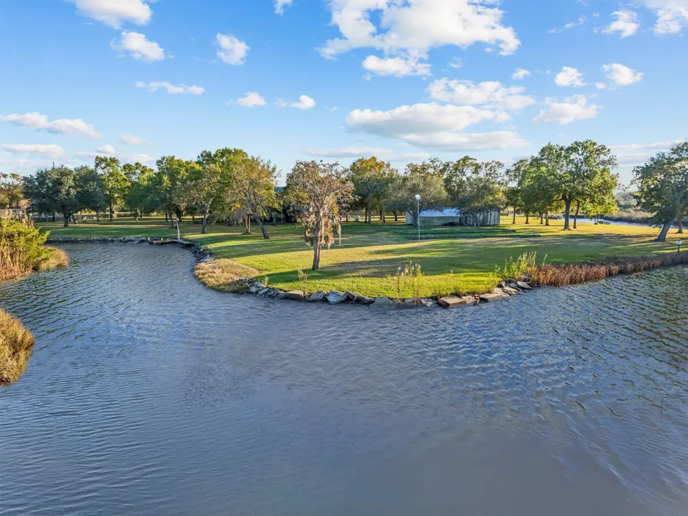 603 Shady Glen Drive Anahuac, TX 77514