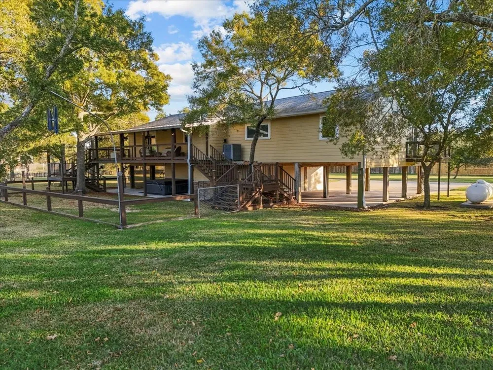 603 Shady Glen Drive Anahuac, TX 77514