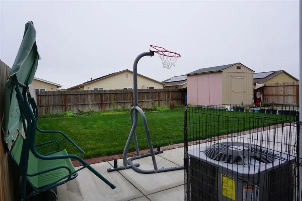 405 Greene Way Los Banos, CA 93635