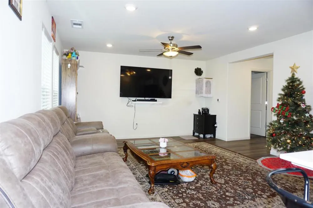 405 Greene Way Los Banos, CA 93635