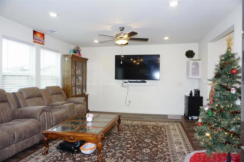 405 Greene Way Los Banos, CA 93635