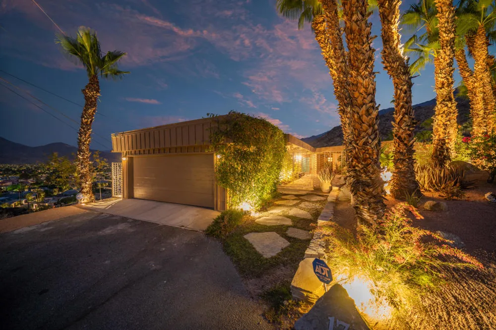 17 Cahuilla Hills Drive Palm Springs, CA 92264