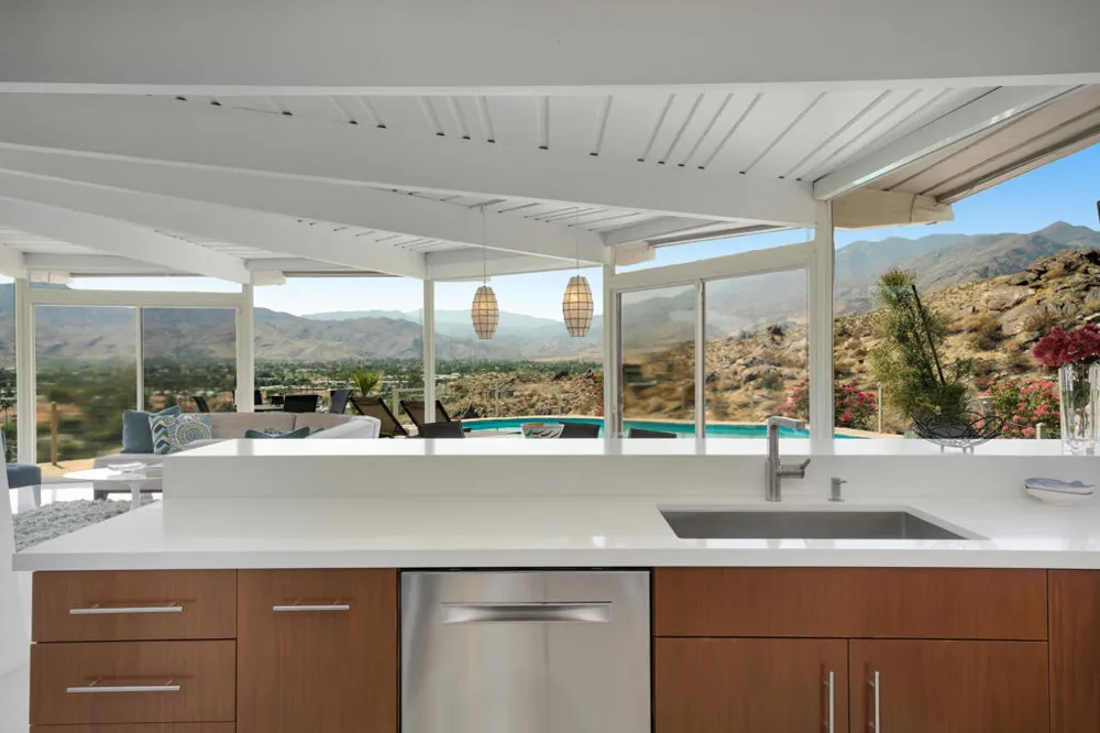 17 Cahuilla Hills Drive Palm Springs, CA 92264