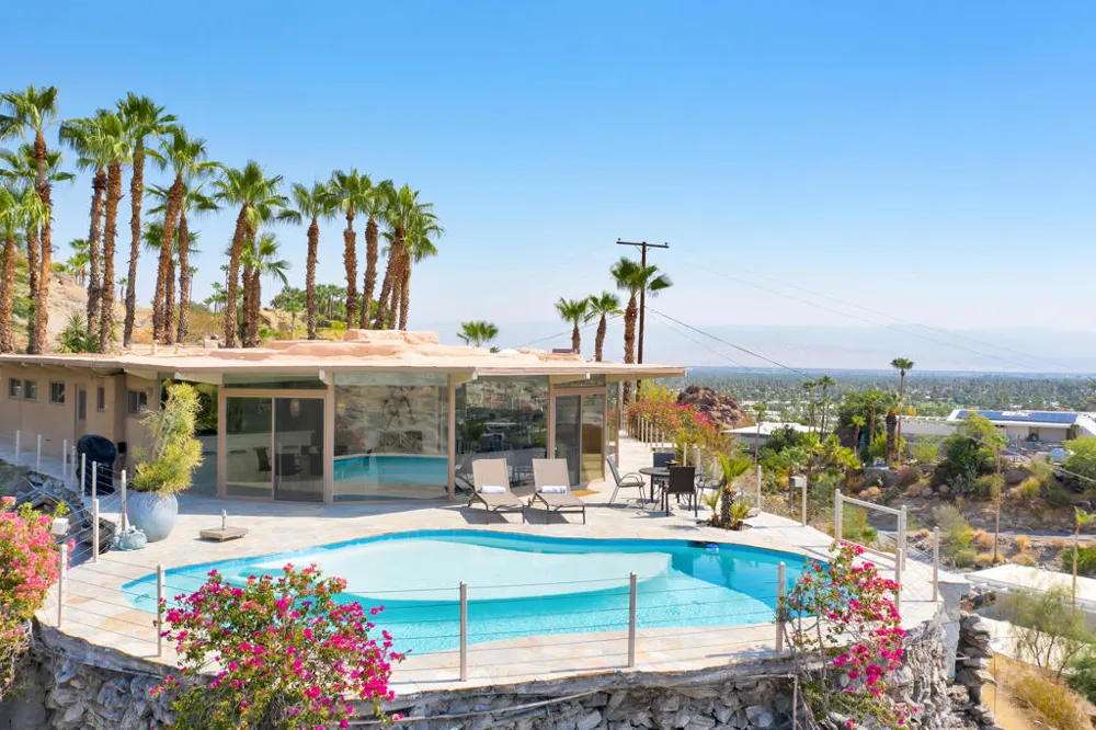 17 Cahuilla Hills Drive Palm Springs, CA 92264