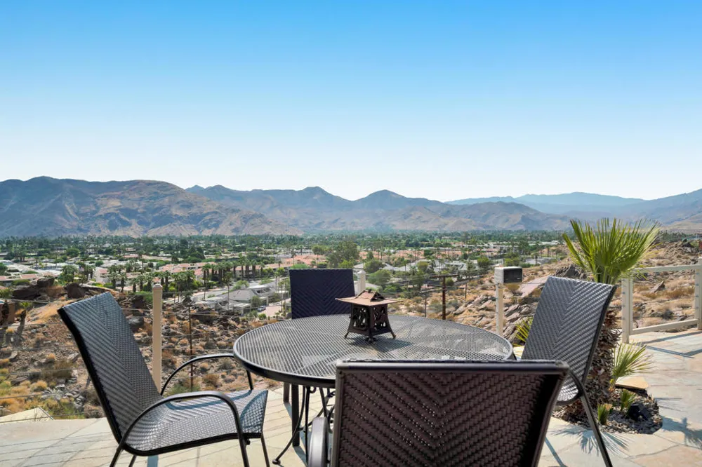 17 Cahuilla Hills Drive Palm Springs, CA 92264